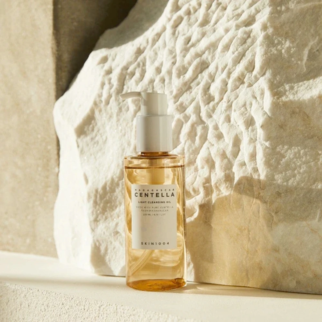 Madagascar Centella Light Cleansing Oil